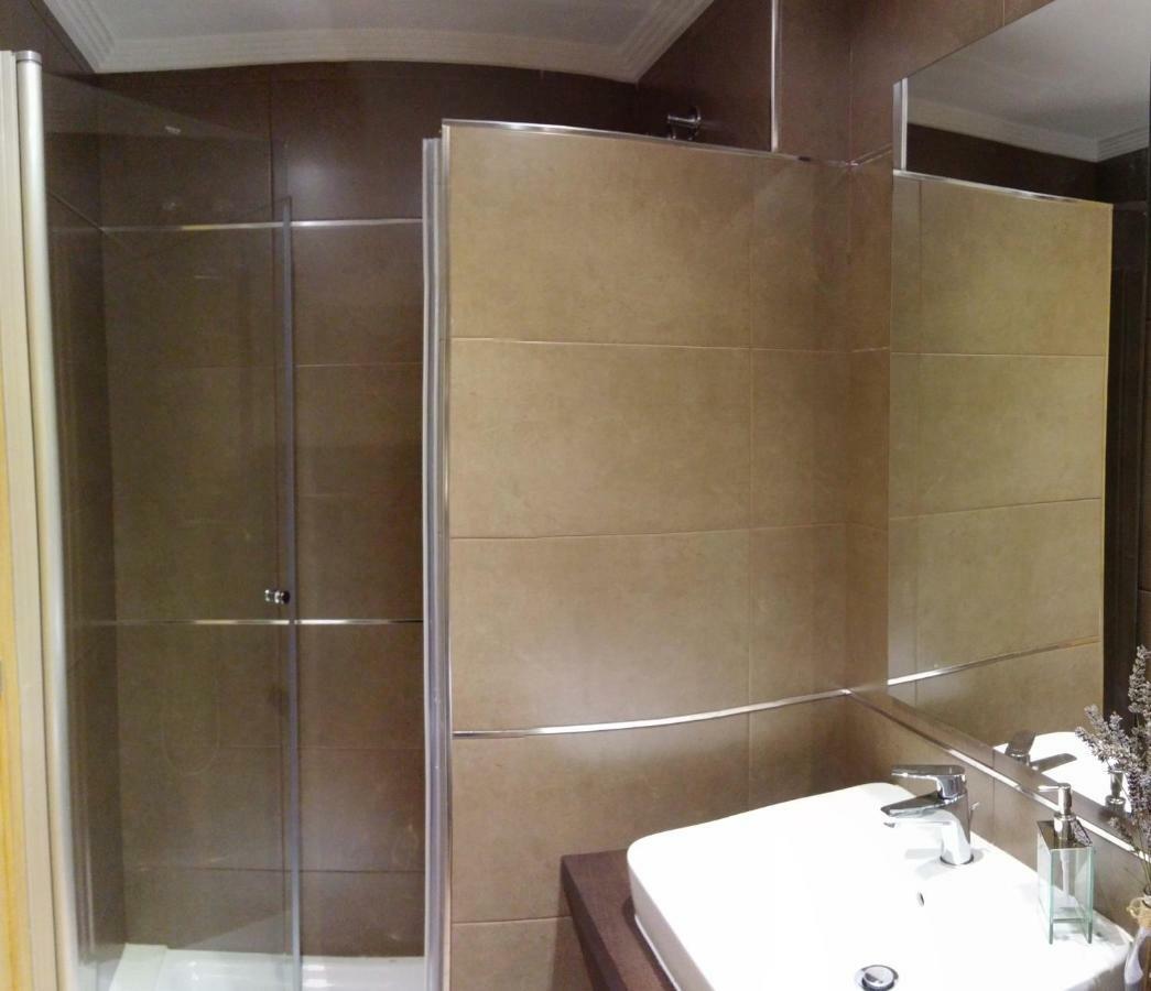 Apartamento Con Piscina En Foz Bagian luar foto
